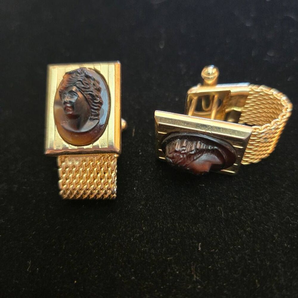 Vintage Hickok Gold tone with Cameo Wrap Around Cufflinks